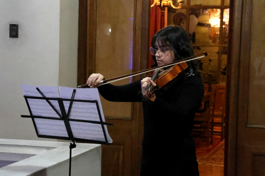 Violinista de la Orquesta de Cámara Raskolnikov