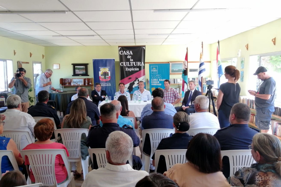 Autoridades de Correo Uruguayo y de la Intendencia de Lavalleja inauguraron el Centro de Cercanía de la localidad de Zapicán.