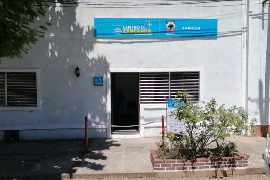 Autoridades de Correo Uruguayo y de la Intendencia de Lavalleja inauguraron el Centro de Cercanía de la localidad de Zapicán.