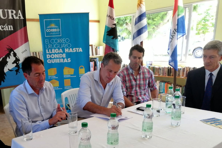 Autoridades de Correo Uruguayo y de la Intendencia de Lavalleja inauguraron el Centro de Cercanía de la localidad de Zapicán.