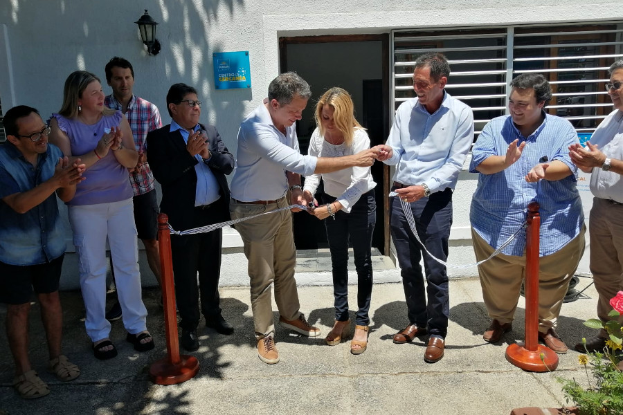 Autoridades de Correo Uruguayo y de la Intendencia de Lavalleja inauguraron el Centro de Cercanía de la localidad de Zapicán.