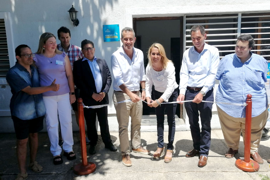 Autoridades de Correo Uruguayo y de la Intendencia de Lavalleja inauguraron el Centro de Cercanía de la localidad de Zapicán.