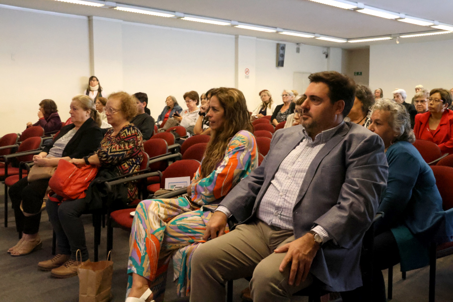 Público y autoridades presentes en el acto