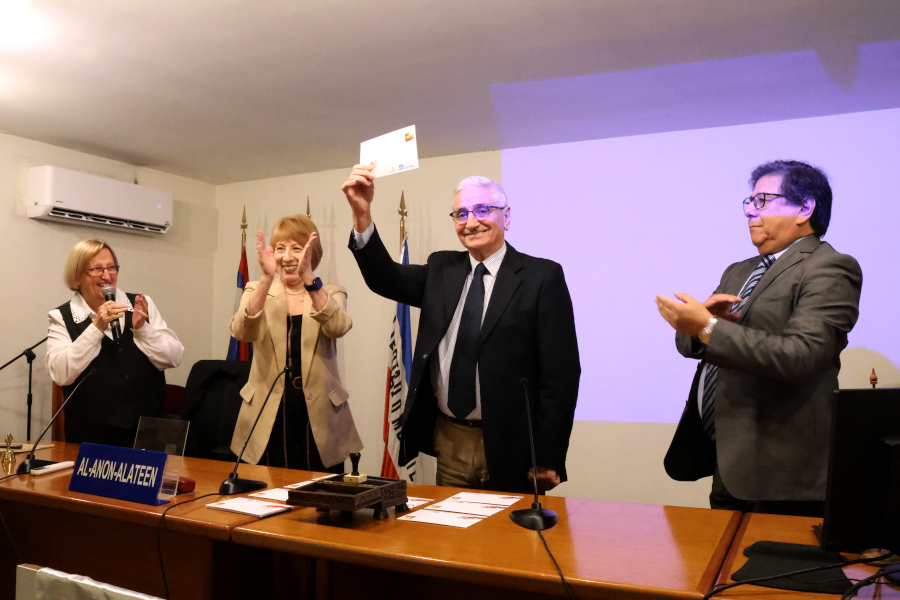 Vicepresidente de Correo Uruguayo inicia la ceremonia de matasellado