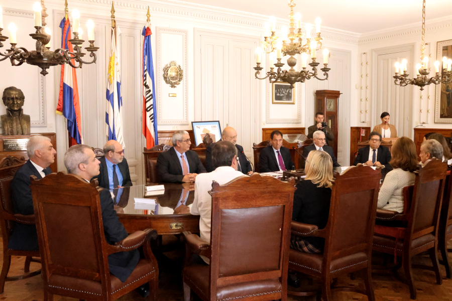 Autoridades presentes en el acto de lanzamiento