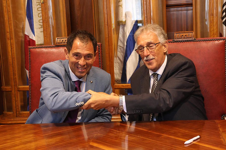 Presidente de Correo Uruguayo y Director General de la DGETP-UTU se saludan