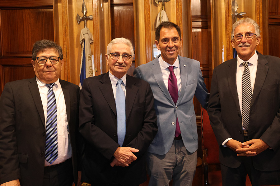 Directorio de Correo Uruguayo junto al Director General de la DGETP-UTU