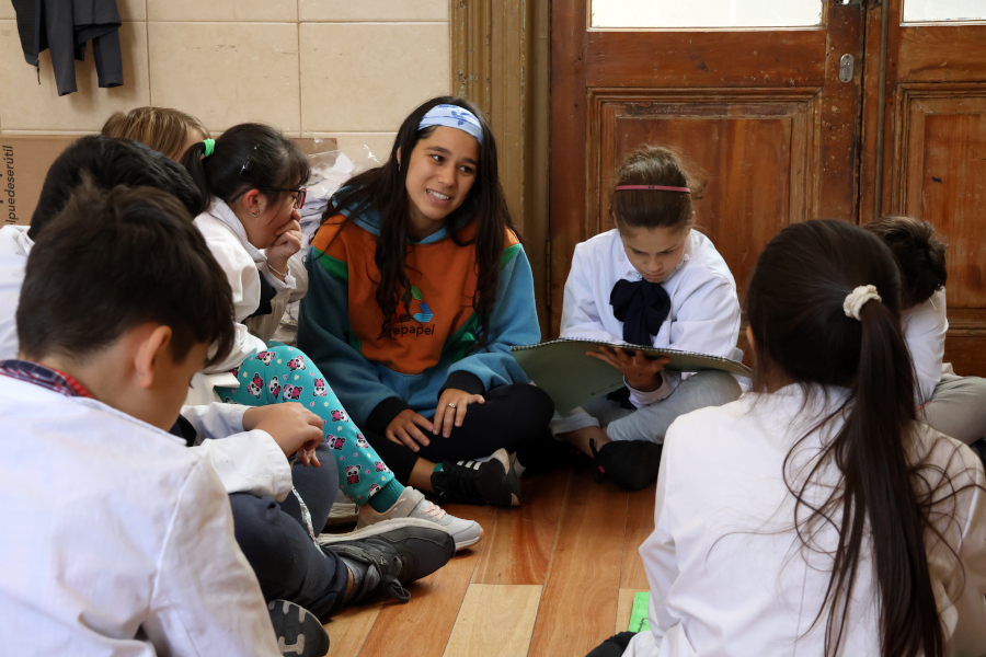 Representante de Repapel brinda charla a los escolares