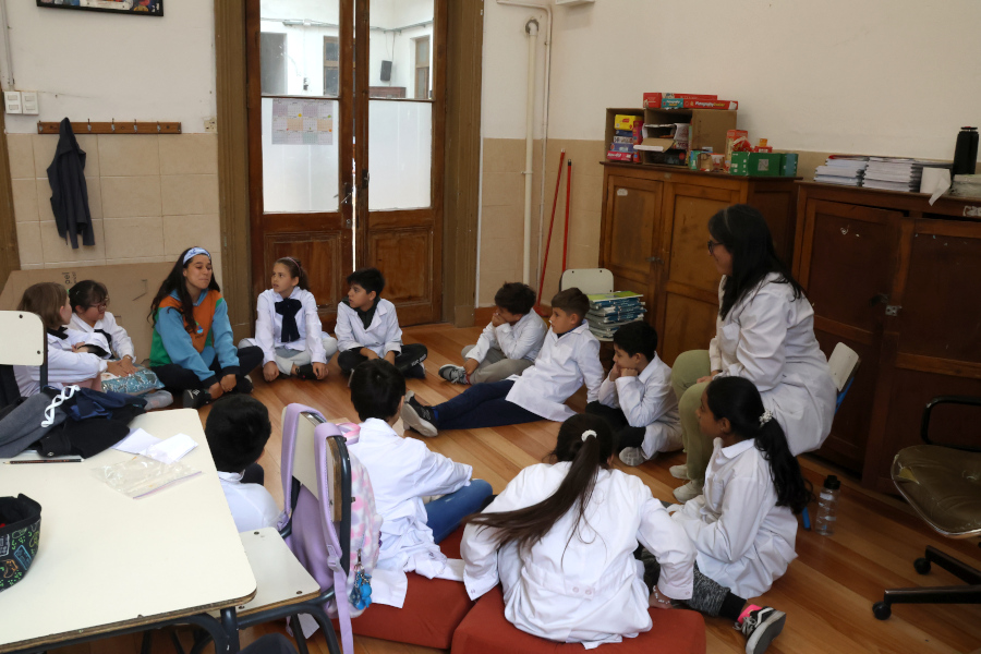 Representante de Repapel brinda charla a los escolares