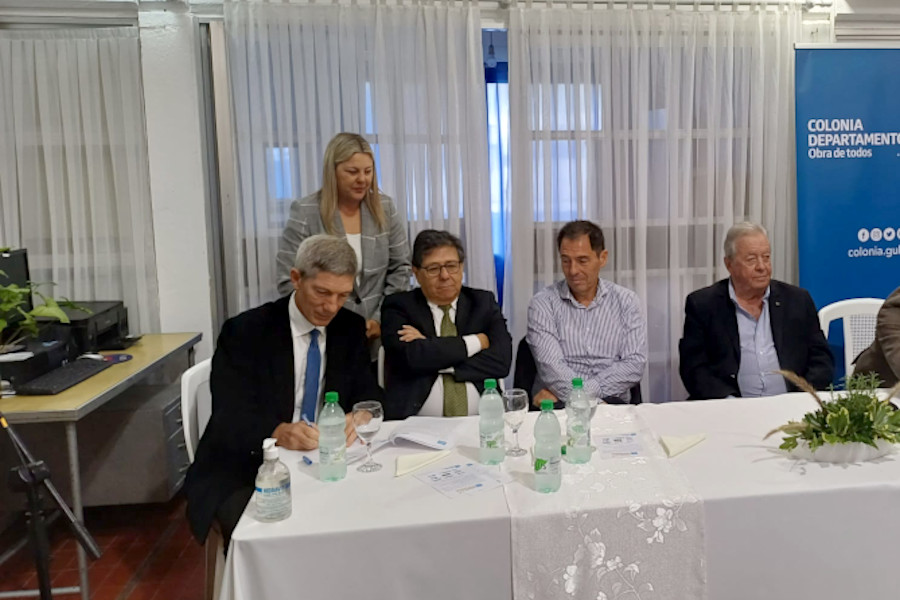 Autoridades firman el acuerdo para la apertura del Centro de Cercanía