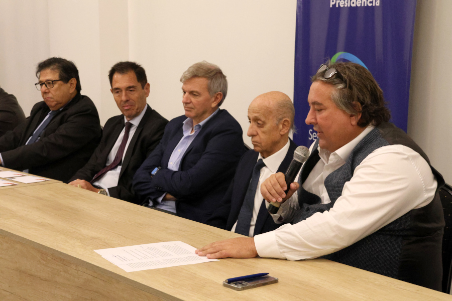 Presidente del Montevideo Rowing Club haciendo uso de la palabra
