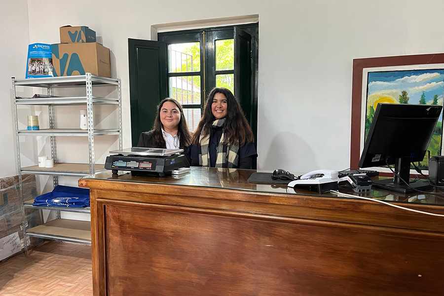 Funcionarias del Municipio en el Centro de Cercanía
