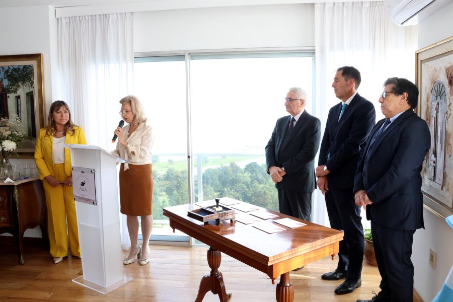 La Presidenta saliente de ADA haciendo uso de la palabra