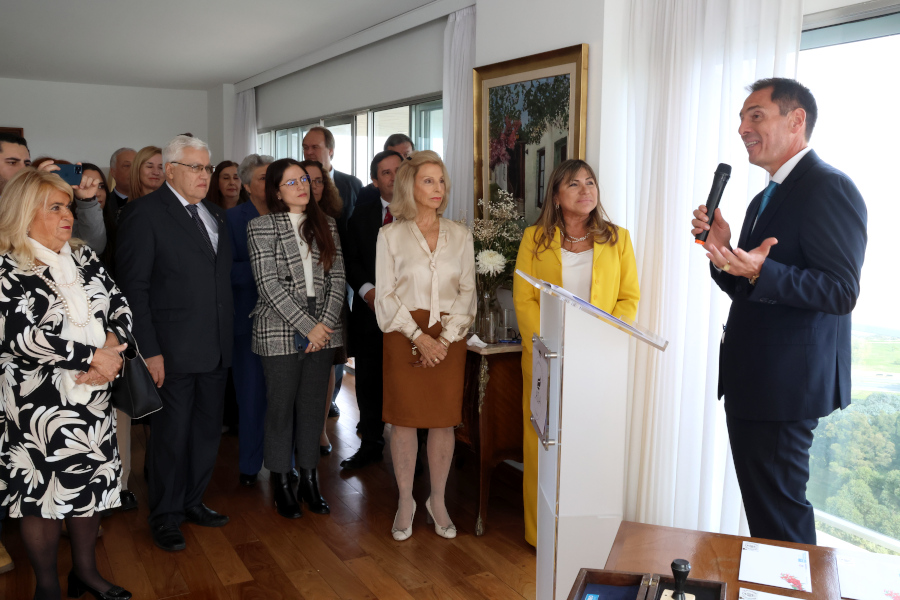 Presidente de Correo Uruguayo haciendo uso de la palabra