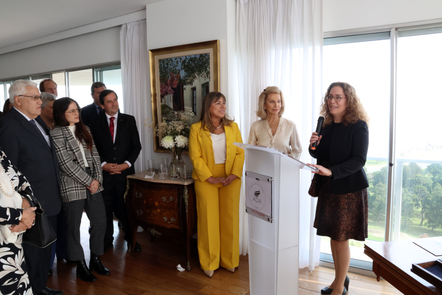 Directora Regional de Europa del Ministerio de Relaciones Exteriores haciendo uso de la palabra