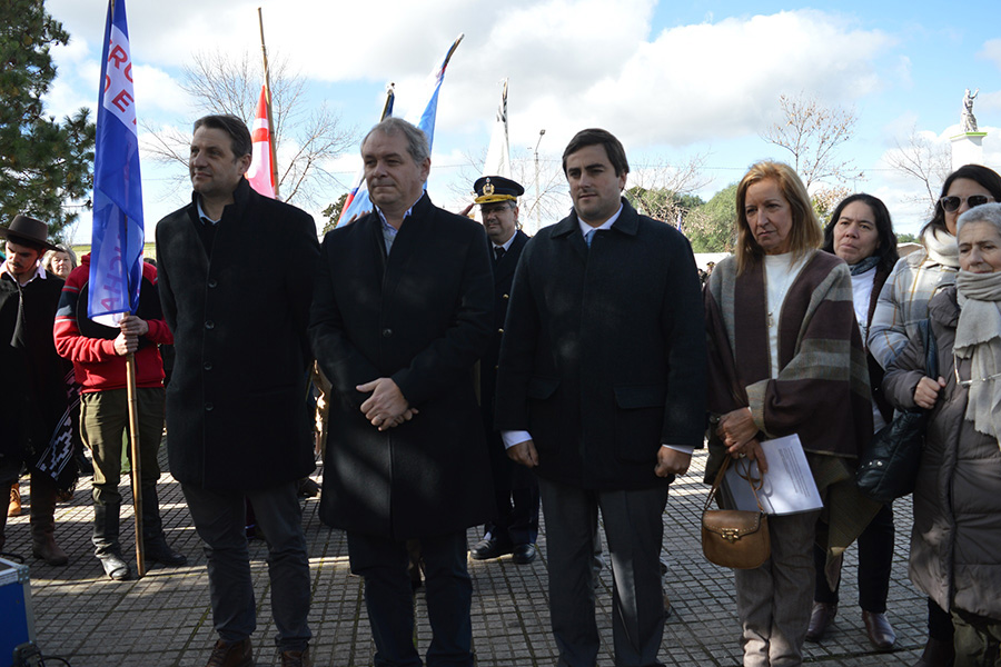 Autoridades presentes en el acto