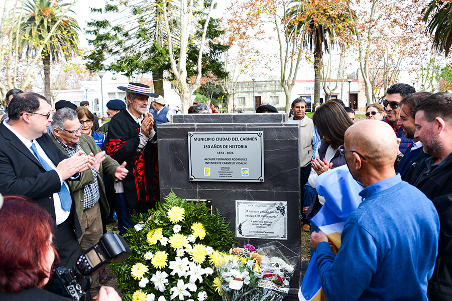 Durante el evento se descubrió una placa alusiva