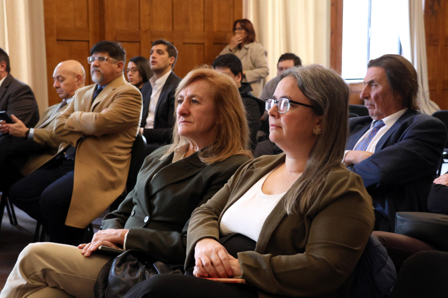 Público y autoridades presentes en el acto