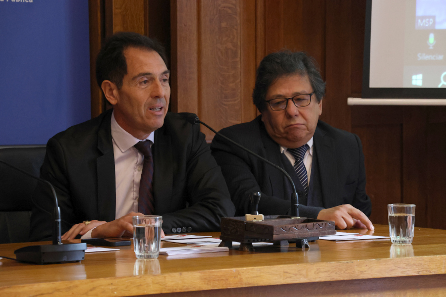 Presidente de Correo Uruguayo haciendo uso de la palabra