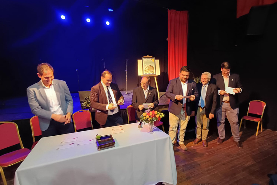 Autoridades participaron de la ceremonia de matasellado