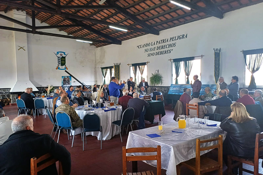 Vista de la sala, autoridades y asistentes al acto de lanzamiento