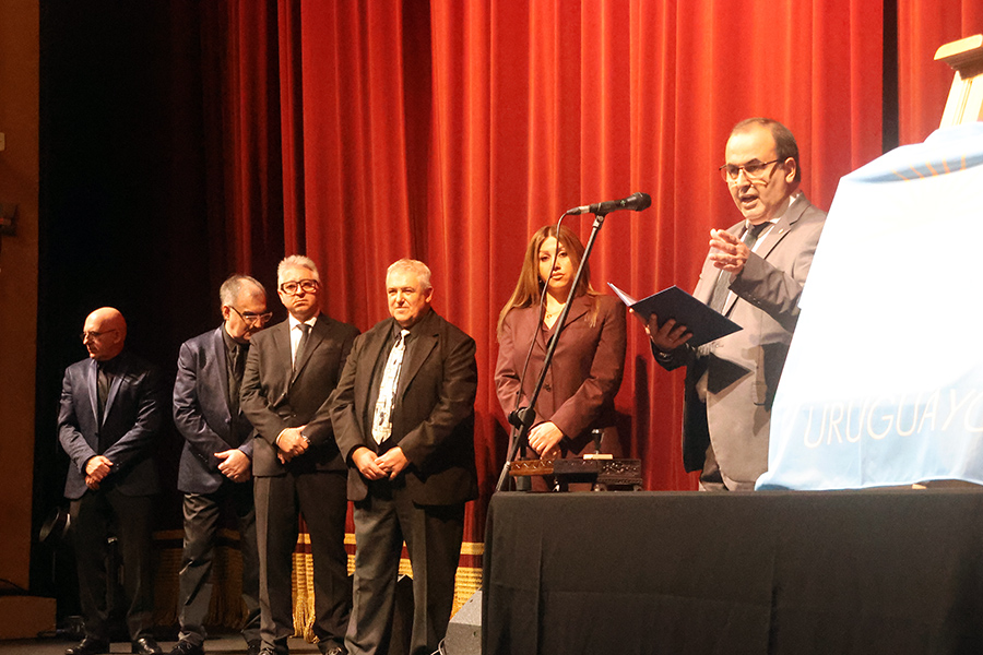 José Luis Pereira explicó los elementos presentes en el diseño de la hoja filatélica