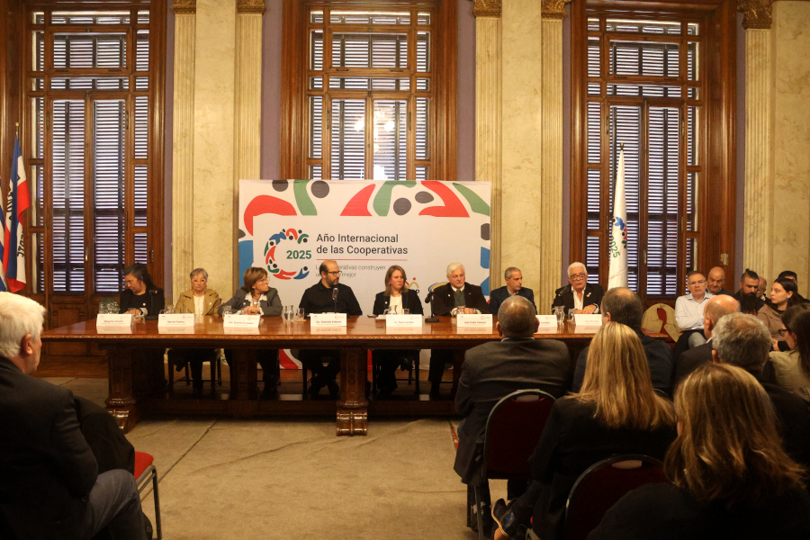 En el salón de eventos del Palacio Legislativo se realizó el Lanzamiento del sello 2025 Año Internacional de las Cooperativas