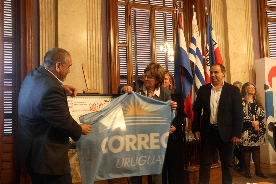 Las autoridades descubrieron la imagen del sello conmemorativo