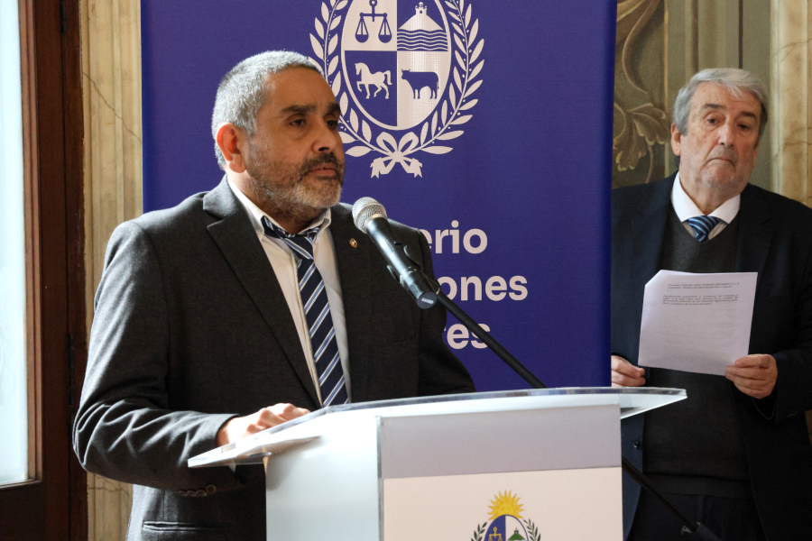 En la imagen, el presidente de Correo Uruguayo, Gabriel Bonfrisco