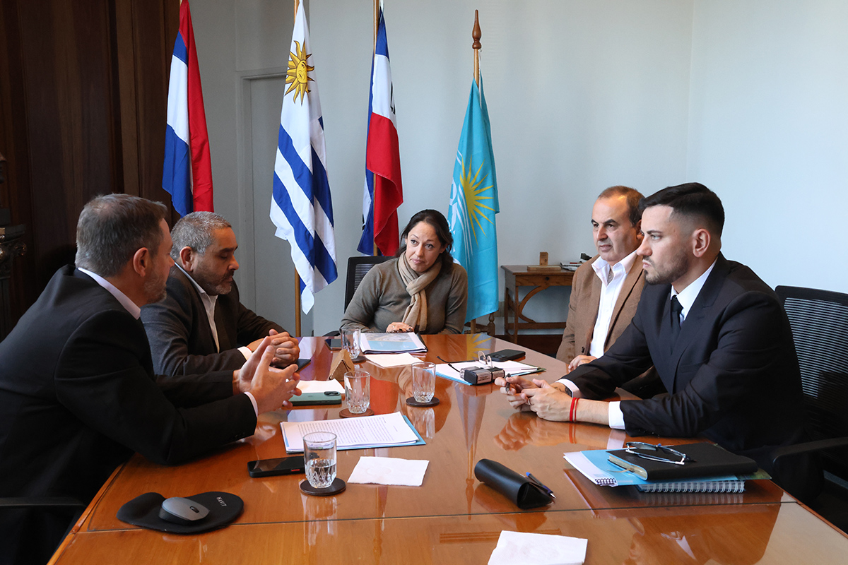 La ministra Fernanda Cardona se reunió con los integrantes del Directorio de la Administración Nacional de Correos
