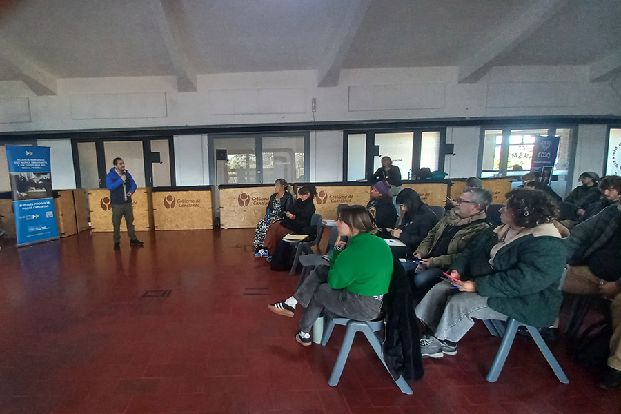 En el marco de la Maratón Joyero Internacional 2025, celebrada en el Espacio Dínamo de la ciudad de Atlántida, departamento de Canelones, Correo Uruguayo realizó un taller de difusión de sus servicios Exporta Fácil y Ahíva Tienda.