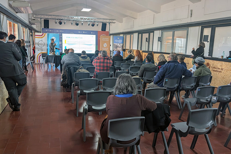 En el marco de la Maratón Joyero Internacional 2025, celebrada en el Espacio Dínamo de la ciudad de Atlántida, departamento de Canelones, Correo Uruguayo realizó un taller de difusión de sus servicios Exporta Fácil y Ahíva Tienda.