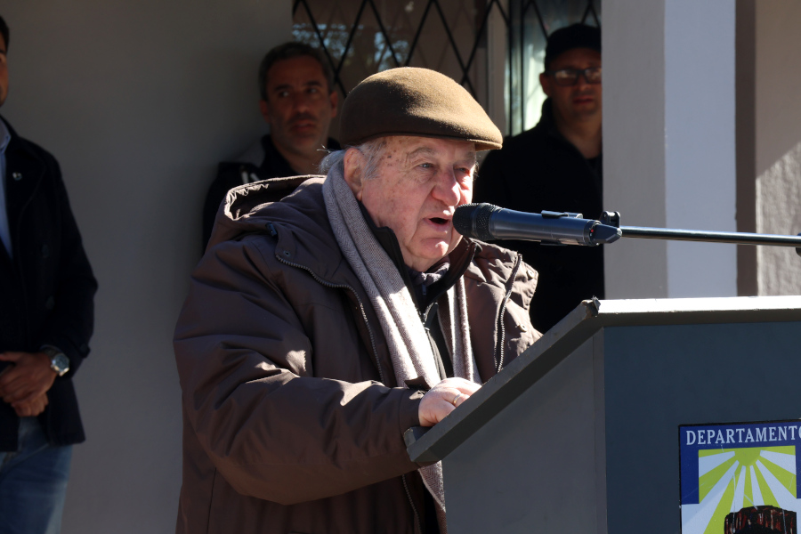 Autoridades de Correo Uruguayo, de la Intendencia de Lavalleja y del Municipio de Mariscala participaron en la inauguración del nuevo Centro de Cercanía de la localidad de Colón, el cual permitirá a sus habitantes realizar más de cien trámites sin necesidad de tener que trasladarse a la capital departamental.