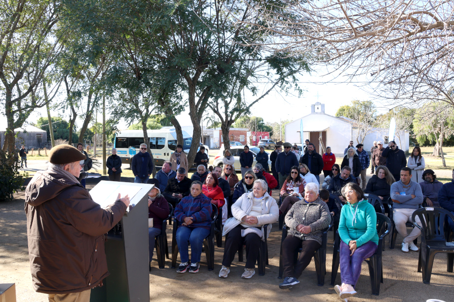 Autoridades de Correo Uruguayo, de la Intendencia de Lavalleja y del Municipio de Mariscala participaron en la inauguración del nuevo Centro de Cercanía de la localidad de Colón, el cual permitirá a sus habitantes realizar más de cien trámites sin necesidad de tener que trasladarse a la capital departamental.