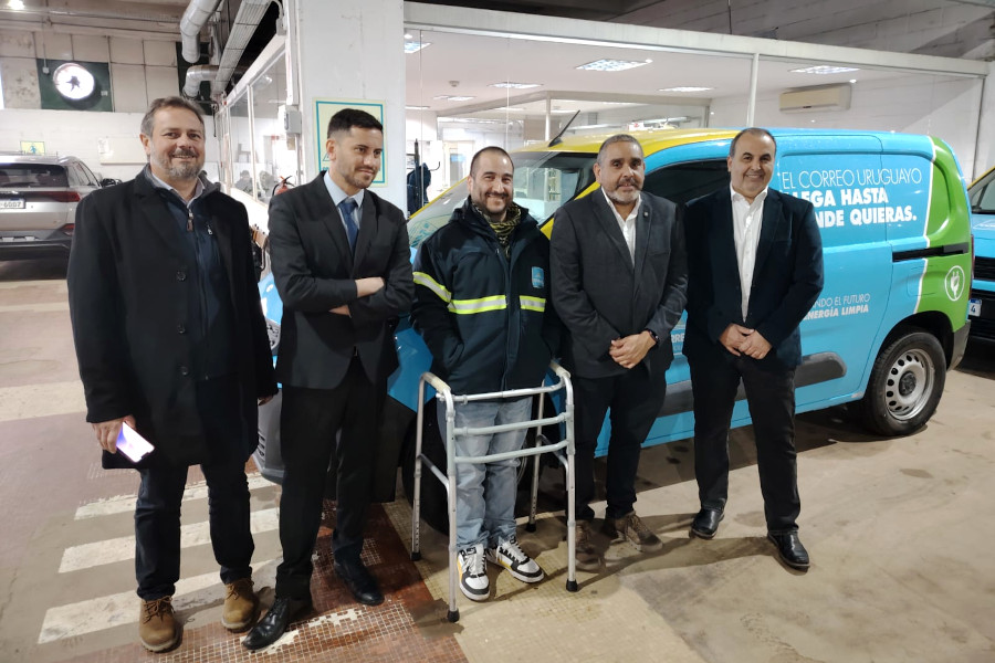 Cumpliendo con el objetivo estratégico de fortalecer su compromiso con el desarrollo sostenible, la modernización y la equidad de sus operaciones, se incorporaron recientemente dos camionetas eléctricas a la flota institucional, en reemplazo de un vehículo a combustión adquirido en la administración anterior.