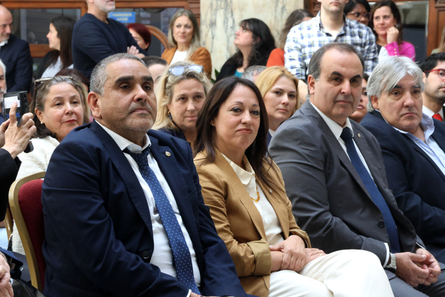 Con la presencia de autoridades ministeriales, municipales y del Directorio de la ANC, Correo Uruguayo lanzó un sello conmemorativo por los 100 años del Palacio de Correos, edificio que durante este siglo de vida institucional ha sido su casa central.