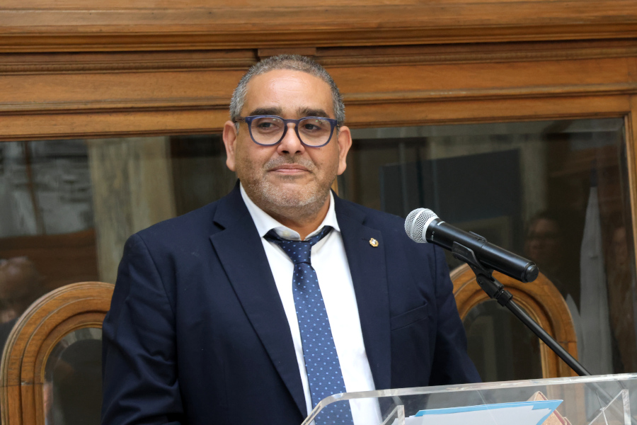 Con la presencia de autoridades ministeriales, municipales y del Directorio de la ANC, Correo Uruguayo lanzó un sello conmemorativo por los 100 años del Palacio de Correos, edificio que durante este siglo de vida institucional ha sido su casa central.