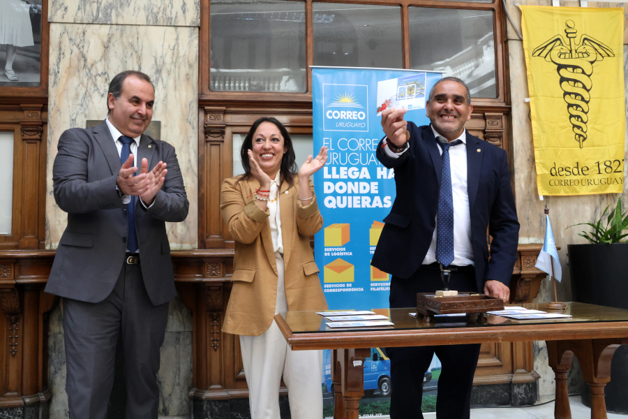 Con la presencia de autoridades ministeriales, municipales y del Directorio de la ANC, Correo Uruguayo lanzó un sello conmemorativo por los 100 años del Palacio de Correos, edificio que durante este siglo de vida institucional ha sido su casa central.