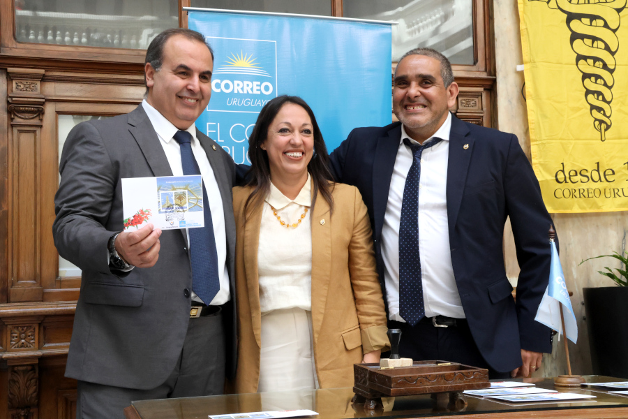 Con la presencia de autoridades ministeriales, municipales y del Directorio de la ANC, Correo Uruguayo lanzó un sello conmemorativo por los 100 años del Palacio de Correos, edificio que durante este siglo de vida institucional ha sido su casa central.