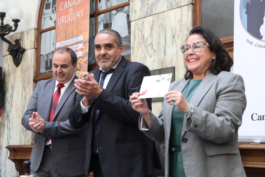 Correo Uruguayo, en el marco de las celebraciones por septuagésimo séptimo aniversario de las relaciones diplomáticas entre Canadá y la República Oriental del Uruguay, realizó el lanzamiento de una serie de sellos conmemorativos para celebrar dicho acontecimiento.