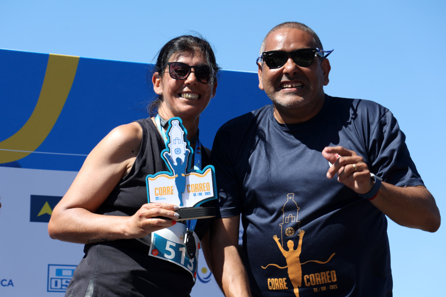 En la rambla de Montevideo y con un gran marco de público se realizó la sexta edición de la Corre Correo en apoyo a Básquet para todos.