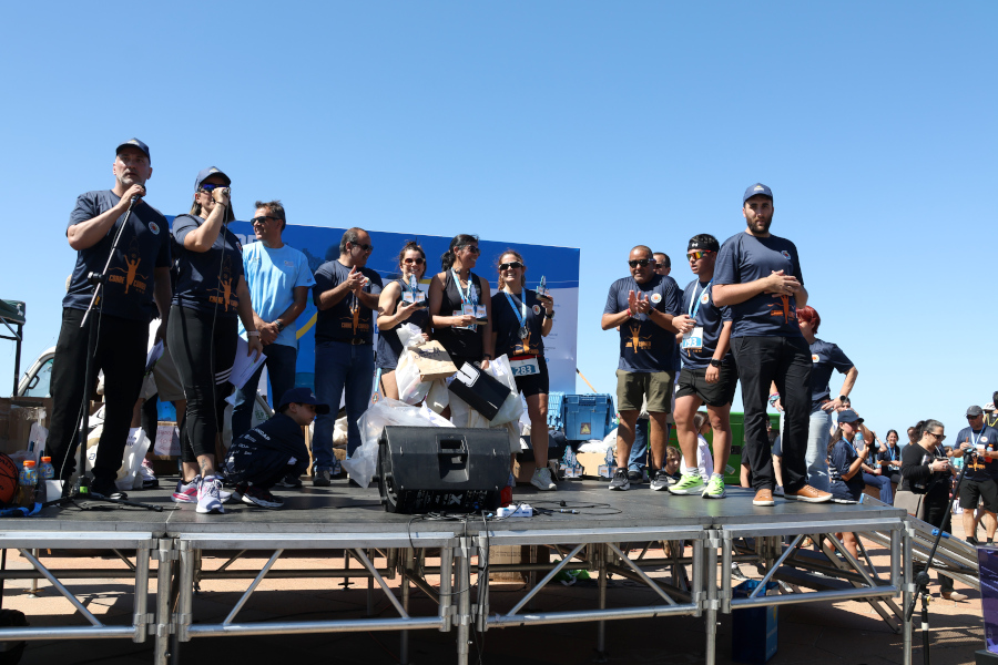 En la rambla de Montevideo y con un gran marco de público se realizó la sexta edición de la Corre Correo en apoyo a Básquet para todos.