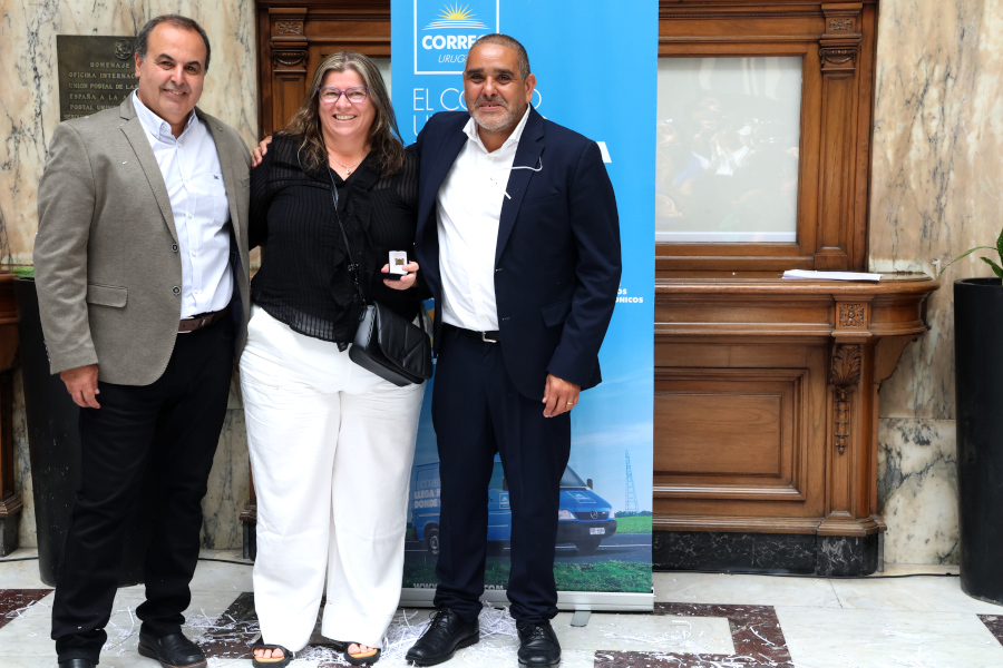 En el Palacio de Correos se realizó la tradicional entrega de medallas a los funcionarios postales que cumplieron 25, 35, 40, 45 y 50 años de servicio y a quienes se ampararon a los beneficios jubilatorios.