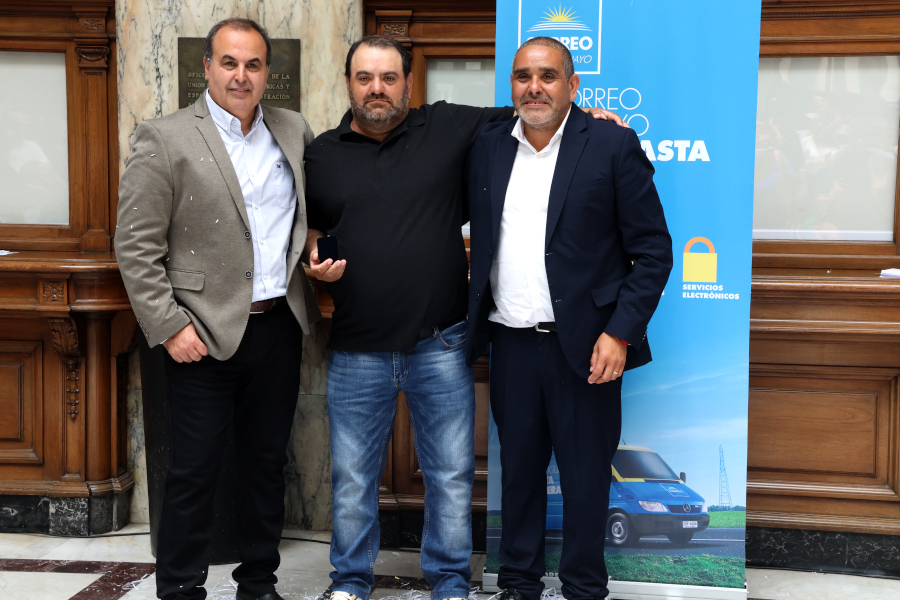 En el Palacio de Correos se realizó la tradicional entrega de medallas a los funcionarios postales que cumplieron 25, 35, 40, 45 y 50 años de servicio y a quienes se ampararon a los beneficios jubilatorios.