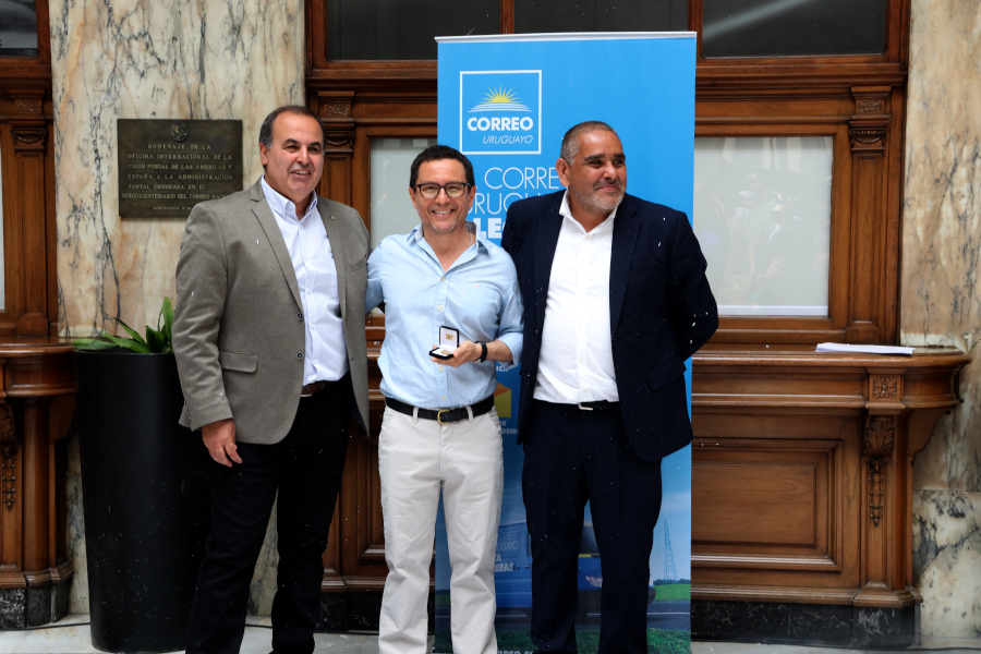 En el Palacio de Correos se realizó la tradicional entrega de medallas a los funcionarios postales que cumplieron 25, 35, 40, 45 y 50 años de servicio y a quienes se ampararon a los beneficios jubilatorios.