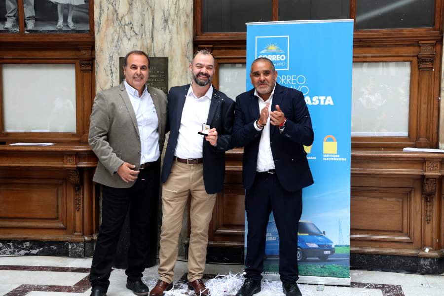 En el Palacio de Correos se realizó la tradicional entrega de medallas a los funcionarios postales que cumplieron 25, 35, 40, 45 y 50 años de servicio y a quienes se ampararon a los beneficios jubilatorios.