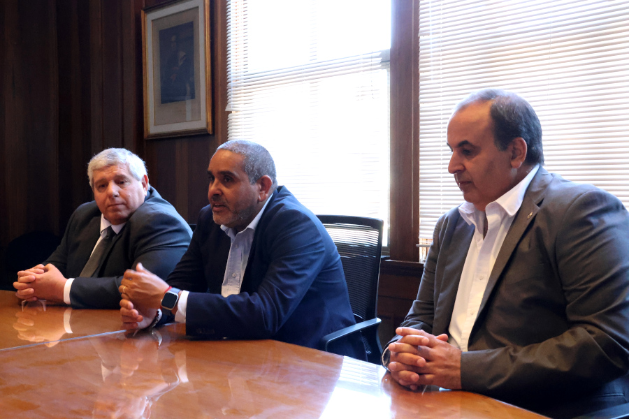 En la Sala de acuerdos del Palacio de Correos tuvo lugar la ceremonia de toma de posesión de cargo del director de Correo Uruguayo, José Hualde.