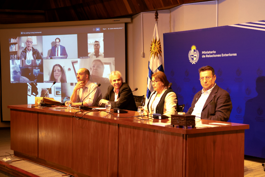 En el marco del décimo primer encuentro Mundial de Consejos Consultivos y del sexto Encuentro de Asociaciones de Uruguayos Residentes en el Exterior, Correo Uruguayo realizó el lanzamiento de un sello personalizado en homenaje a la profesora Belela Herrera