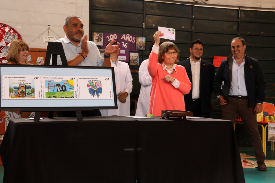 En un acto que contó con autoridades de Correo Uruguayo, ANEP y la Junta Departamental de Montevideo, se realizó el lanzamiento de una serie de tres sellos conmemorativos por los 100 años del Grupo Escolar Felipe Sanguinetti