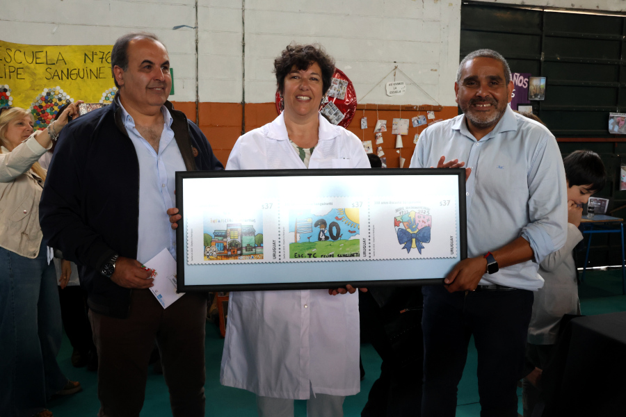 En un acto que contó con autoridades de Correo Uruguayo, ANEP y la Junta Departamental de Montevideo, se realizó el lanzamiento de una serie de tres sellos conmemorativos por los 100 años del Grupo Escolar Felipe Sanguinetti